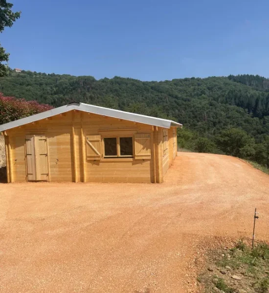 aménagement extérieur autour d'un chalet Aveyron
